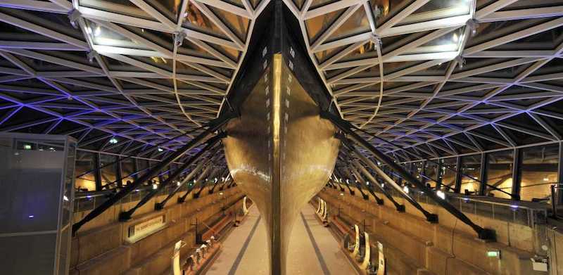 globedge-travel-london-cutty-sark-under-boat