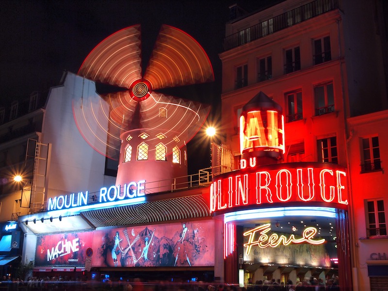 globedge-travel-paris-moulin-rouge-windmill-spin