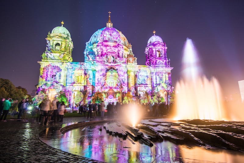 globedge-travel-berlin-cathedral-night-light-festival