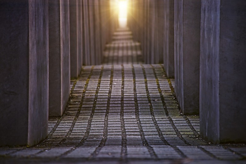 globedge-travel-berlin-holocaust-memorial-path-sun